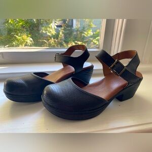 B.O.C. By Born Stone perforated Clogs size 9